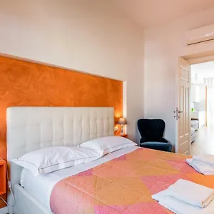 Guesthost - Santa Maria Novella Cozy Flat , 피렌체 이탈리아